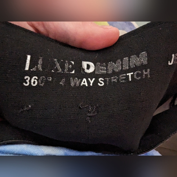 4/$15 - EUC Women's Luxe Denim Jegging with 4 way stretch - Picture 6 of 8